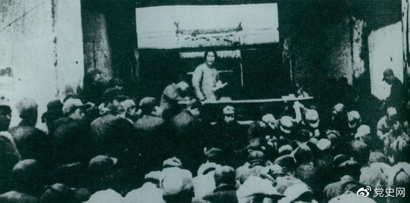 1935年12月27日，毛澤東在陜北瓦窯堡黨的活動(dòng)分子會(huì)議上作《論反對(duì)日本帝國(guó)主義的策略》報(bào)告。